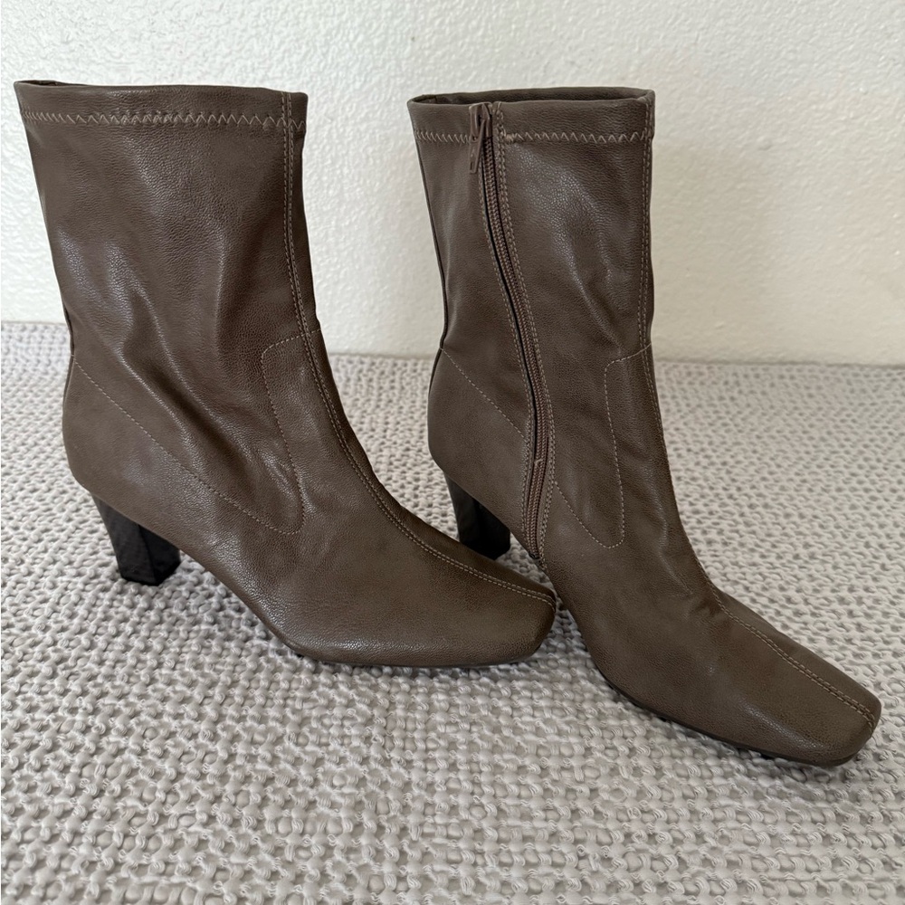 AEROSOLES Chic cinnamon Heeled Boots Women’s Size 8 1/2 M